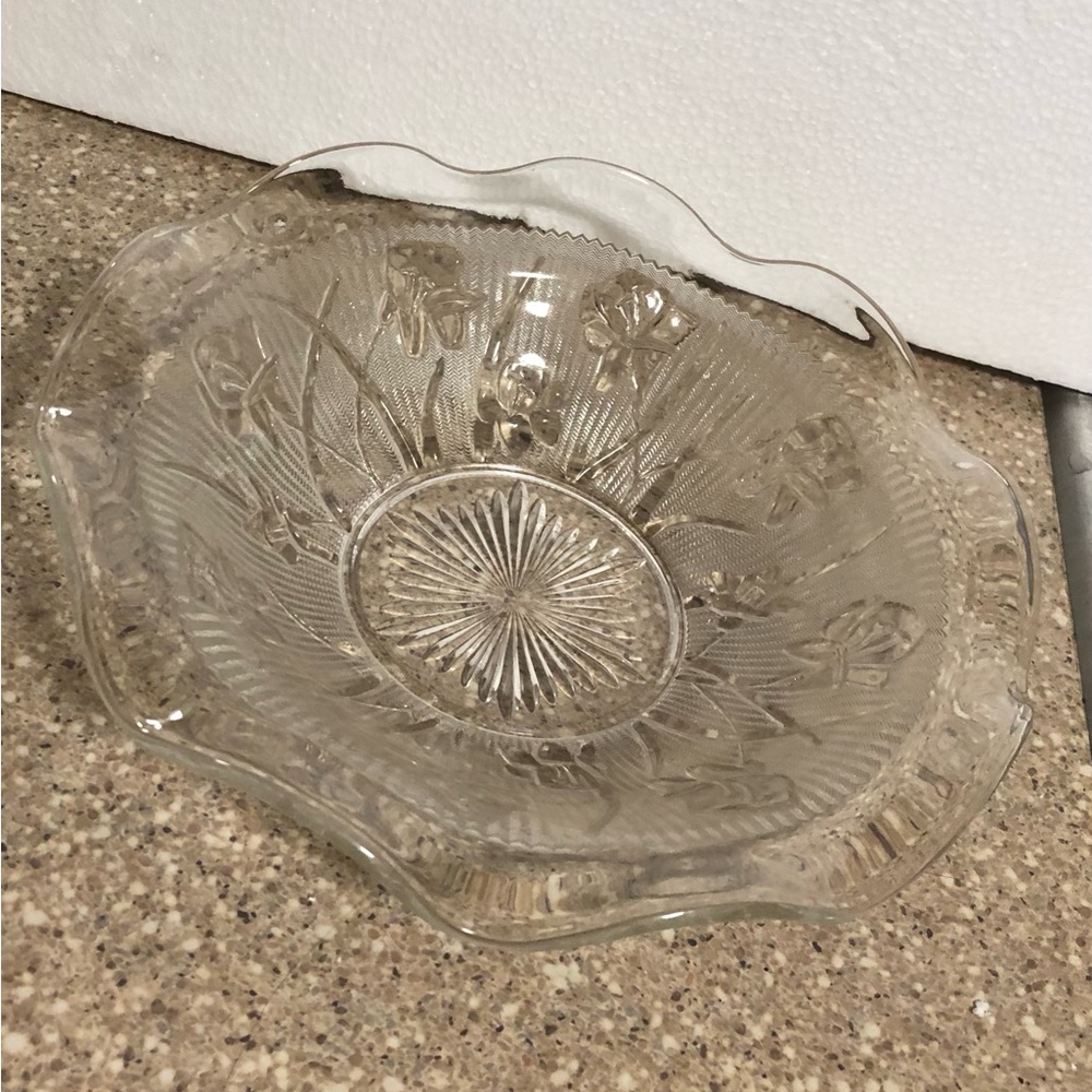 Vintage Jeannette "Iris and Herringbone" Ruffled Serving Bowl